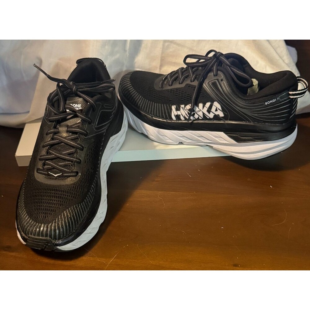 Hoka One One Athletic Running Shoes Women's 7.5 US Bondi 7 Black White Clean